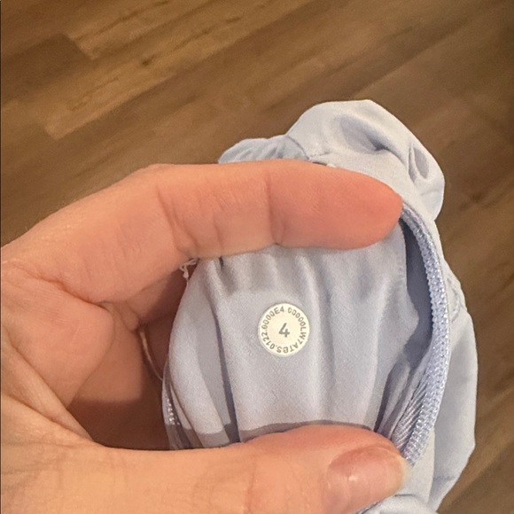 lululemon track that mid rise 5 inch pastel blueShorts - Picture 5 of 6